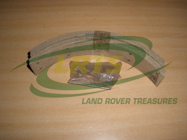 LAND ROVER SERIES 3 AND DEFENDER BRAKE LINER SET WITH RIVETS PART AAU9942