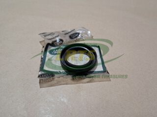 NOS GENUINE LAND ROVER STUB AXLE OUTER OIL SEAL DEFENDER RANGE ROVER CLASSIC DISCOVERY 1 FTC3145 FTC5268